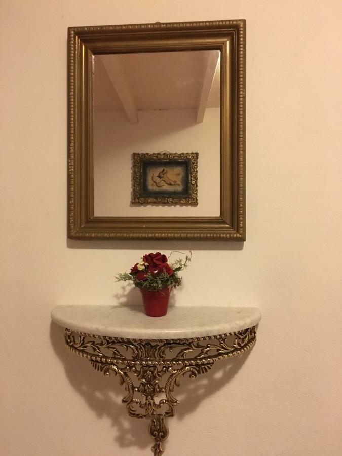 Sotoportego La Canea Esterno foto